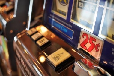 btn4d Caishen Wins mobile interface showing reel spin and bonus transition